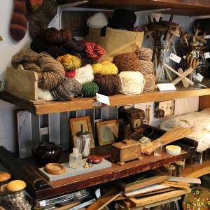 羊毛へのきっかけを届ける「羊毛と古道具の店ソウイ」