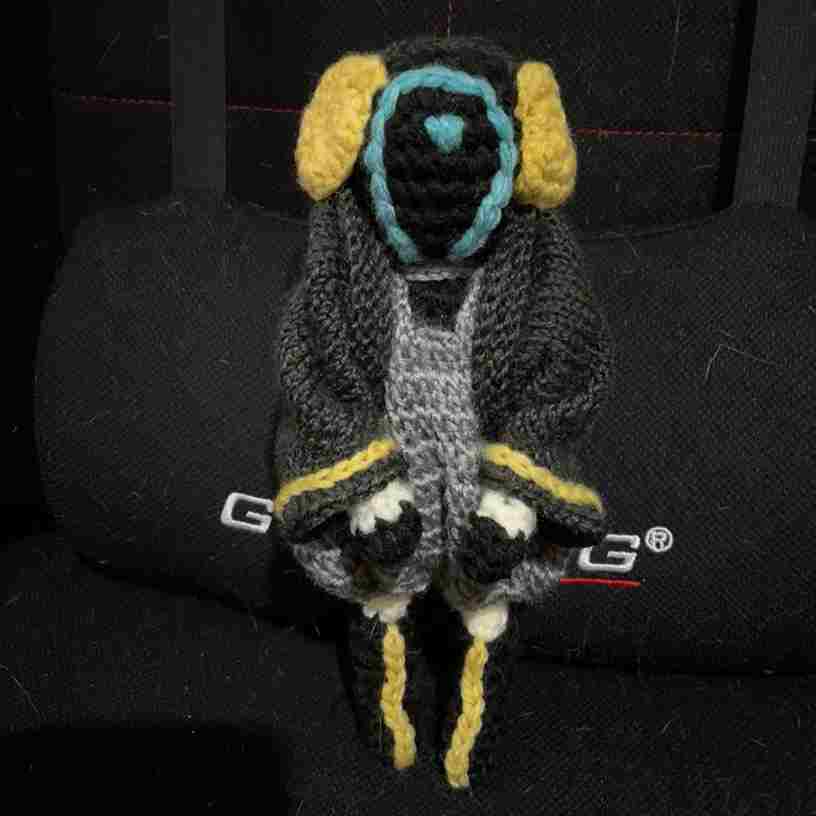 友人のオリジナルキャラクターを許可を得て立体化したあみぐるみです。