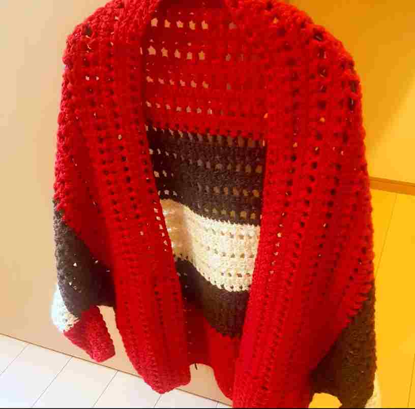 多分パラグアイウールで作った。自分用だが重すぎてあんまり使ってない……色は気に入っている。