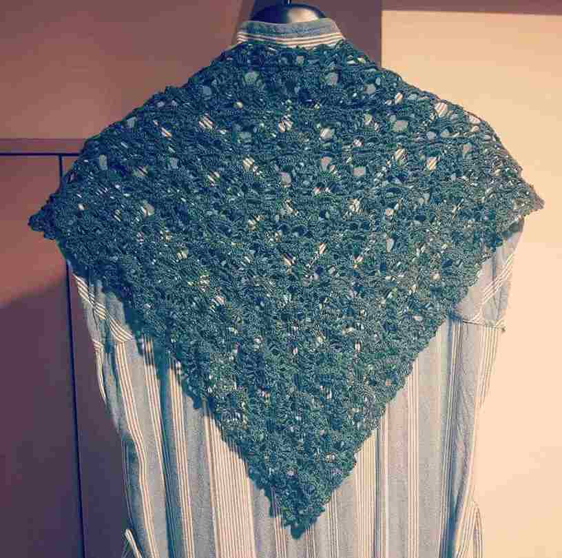 母にプレゼントしたドクロショール。麻絹糸だったような気がする。サイズ的に用途に幅がない。