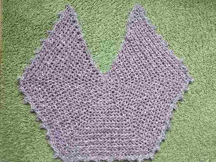 ゆび編みショール
細編みで編んで、飾りにピコット編みをつけました。
