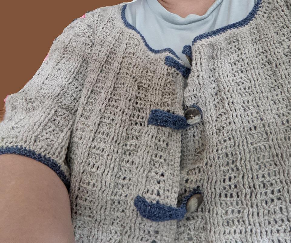 引き上げゴム編みのサマーカーディガン。
ドレッシィな印象のあったムラレスでカジュアルに作ったもの。