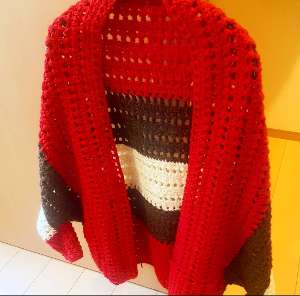 多分パラグアイウールで作った。自分用だが重すぎてあんまり使ってない……色は気に入っている。