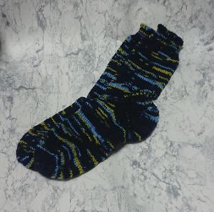オリムパス メイクメイクソックスドゥで編んだ靴下です。