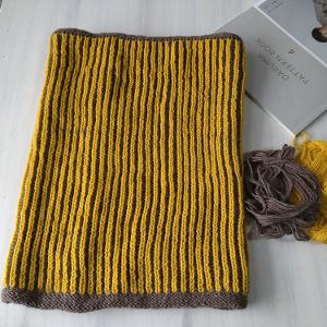 ブリオッシュ編みの練習がしたくて編んだネックウォーマー。
すごい首回りホカホカ。
在庫の糸で編んでしまったけども、指定糸だったら、もっと軽くて暖かいに違いない。